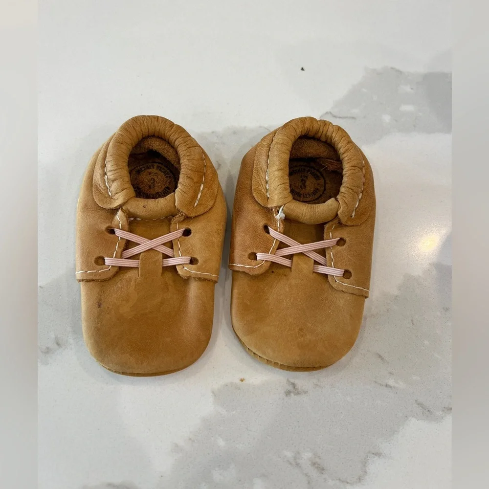 Classic Tan Leather Kids Moccasins with Pink Laces